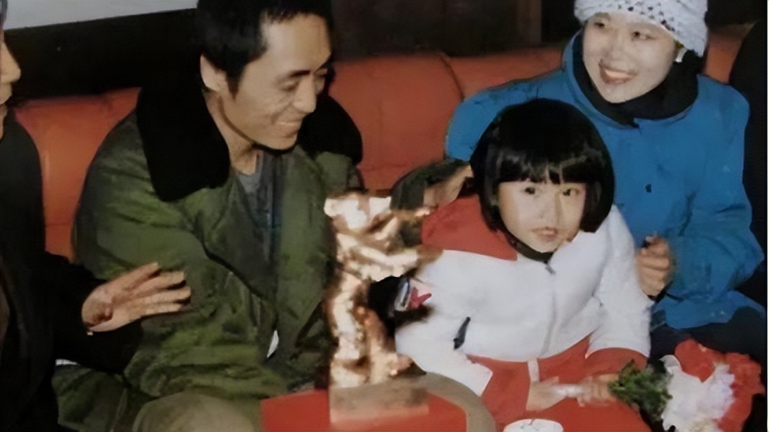 _张艺谋之女张末，年少不懂父爱，离婚后父亲托举她爱情事业双丰收_张艺谋之女张末，年少不懂父爱，离婚后父亲托举她爱情事业双丰收