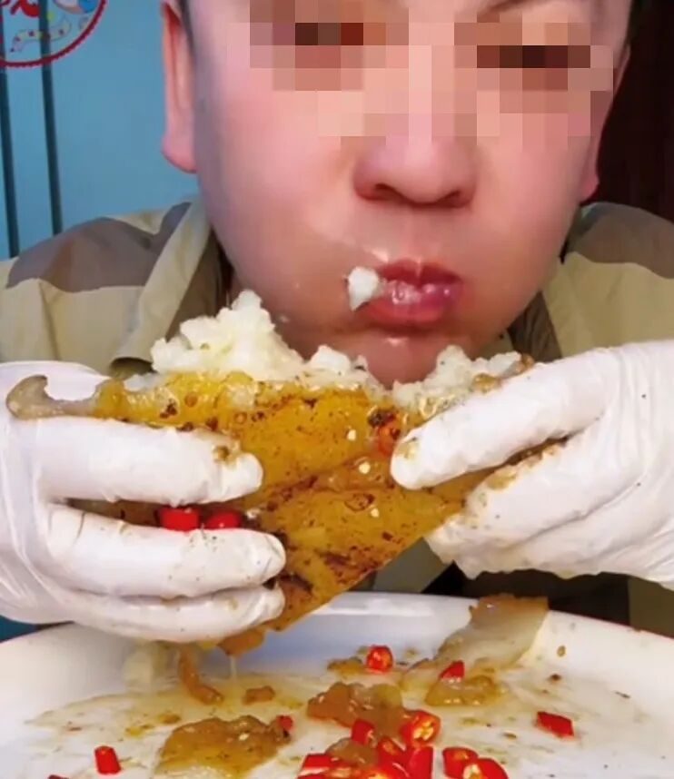 被全网封禁的“吃室友剩饭”网红：畸形现象，正在恶心中国年轻人_被全网封禁的“吃室友剩饭”网红：畸形现象，正在恶心中国年轻人_