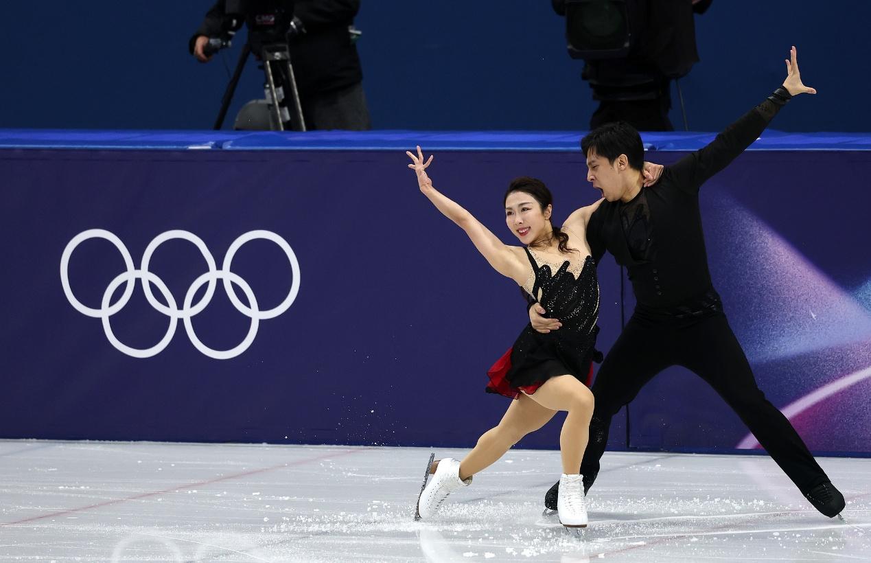 _演绎最后的《卡门》，“葱桶组合”从容滑入米兰冬奥自由滑_演绎最后的《卡门》，“葱桶组合”从容滑入米兰冬奥自由滑