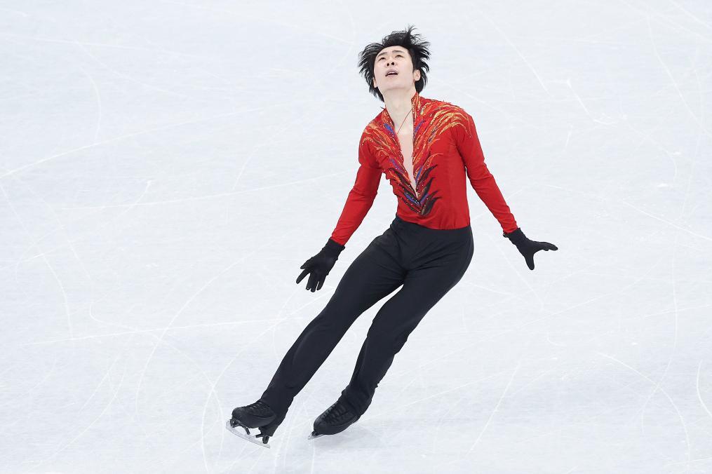 2022年2月10日，中国选手金博洋在比赛中。当日，北京2022年冬奥会花样滑冰男单自由滑比赛在首都体育馆举行。新华社记者 张玉薇 摄