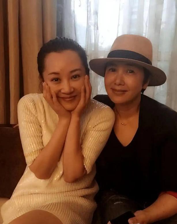 未婚生女、靠导演上位？《重案六组》翻拍，王茜的含金量还在上升_未婚生女、靠导演上位？《重案六组》翻拍，王茜的含金量还在上升_