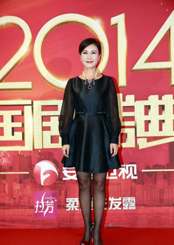 未婚生女、靠导演上位？《重案六组》翻拍，王茜的含金量还在上升_未婚生女、靠导演上位？《重案六组》翻拍，王茜的含金量还在上升_