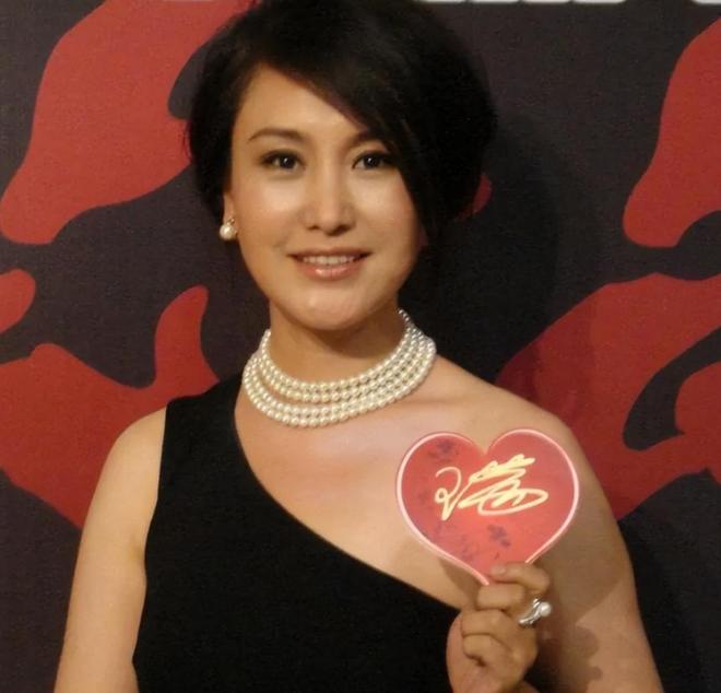 _未婚生女、靠导演上位？《重案六组》翻拍，王茜的含金量还在上升_未婚生女、靠导演上位？《重案六组》翻拍，王茜的含金量还在上升