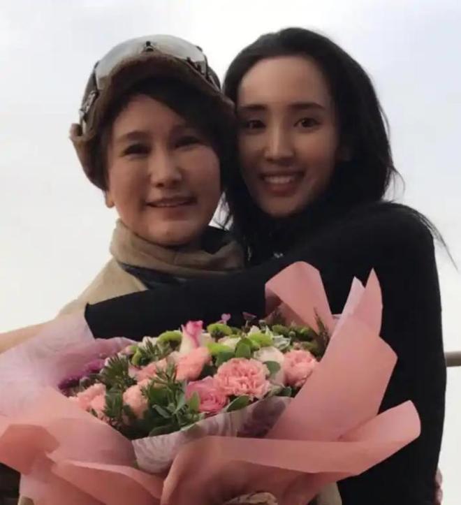 _未婚生女、靠导演上位？《重案六组》翻拍，王茜的含金量还在上升_未婚生女、靠导演上位？《重案六组》翻拍，王茜的含金量还在上升