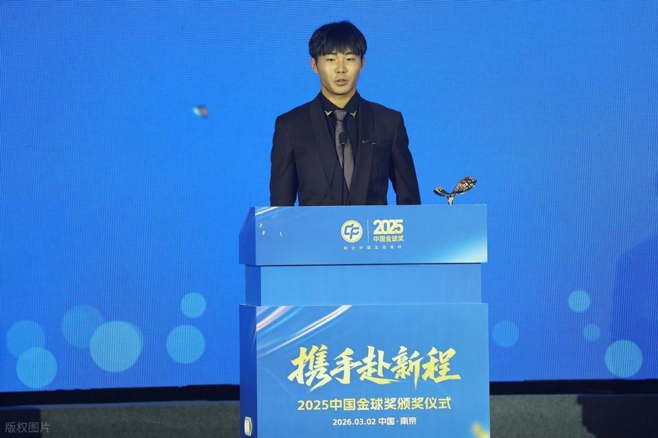 什么操作?成都蓉城17岁新星刚拿到金童奖就离队,注册信息已变更__什么操作?成都蓉城17岁新星刚拿到金童奖就离队,注册信息已变更