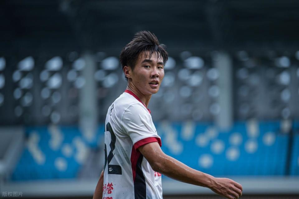 什么操作?成都蓉城17岁新星刚拿到金童奖就离队,注册信息已变更__什么操作?成都蓉城17岁新星刚拿到金童奖就离队,注册信息已变更