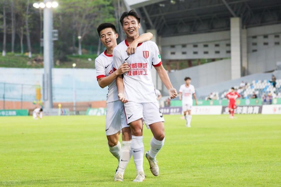 什么操作?成都蓉城17岁新星刚拿到金童奖就离队,注册信息已变更_什么操作?成都蓉城17岁新星刚拿到金童奖就离队,注册信息已变更_