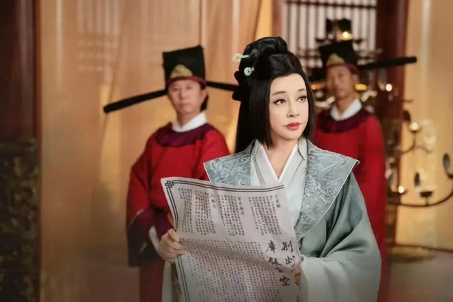 富豪女明星小说_明星女富豪_