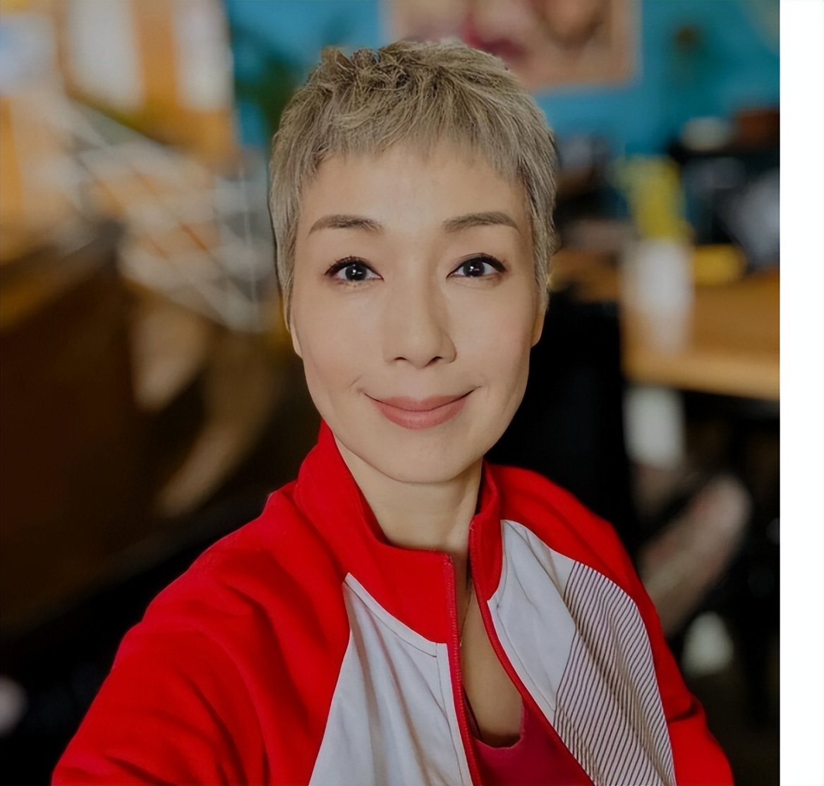 _伴侣曝惨遭嚣张离婚态度视频_TVB视后自曝因态度嚣张，惨遭雪藏，离婚九年想找人生伴侣