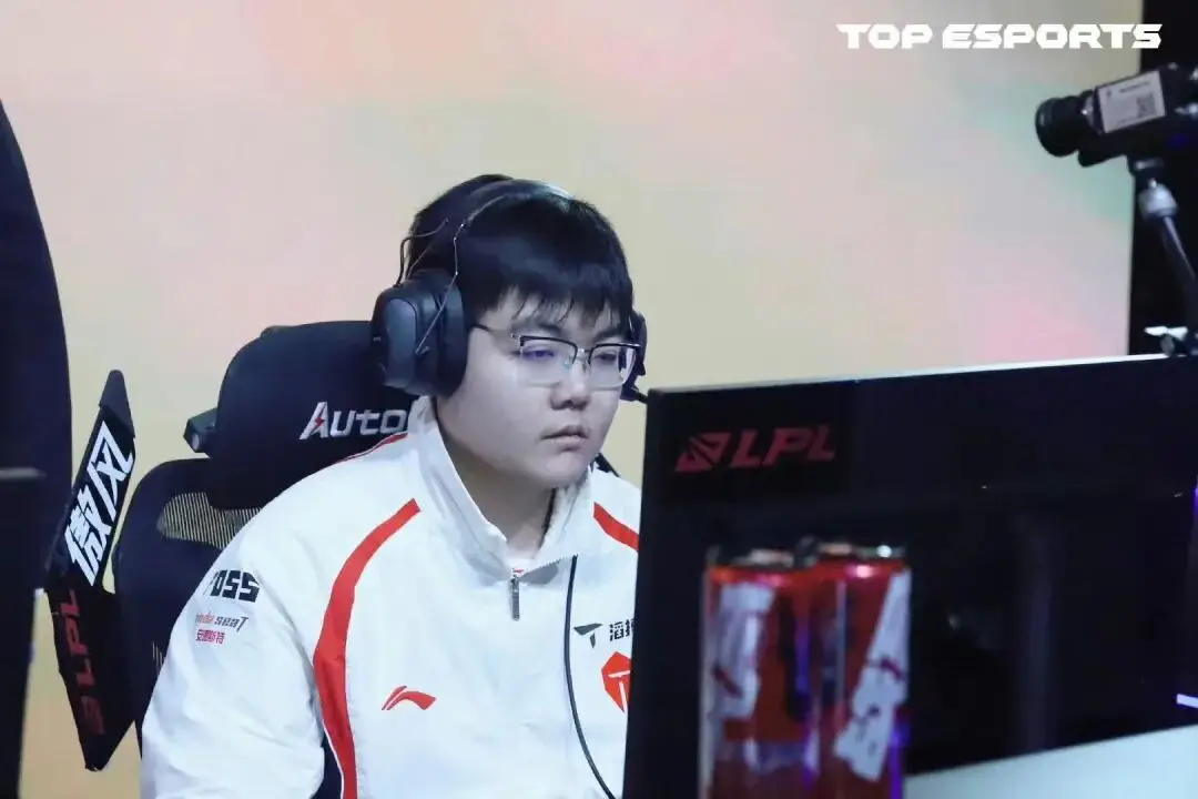 虎娘日报：全新皮肤机甲猎犬原画公布 BLG击败JDG闯入先锋赛__虎娘日报：全新皮肤机甲猎犬原画公布 BLG击败JDG闯入先锋赛