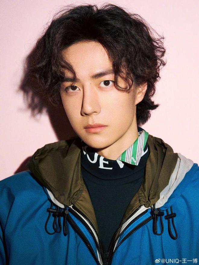 丑八怪歌手是被逼婚了？王一博陈都灵秀场矛盾？曾黎隐婚了？毕雯珺忽悠粉丝？姨太问答__丑八怪歌手是被逼婚了？王一博陈都灵秀场矛盾？曾黎隐婚了？毕雯珺忽悠粉丝？姨太问答