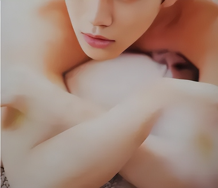 _星跳水立方男星泳裤_顶流男星手滑点赞