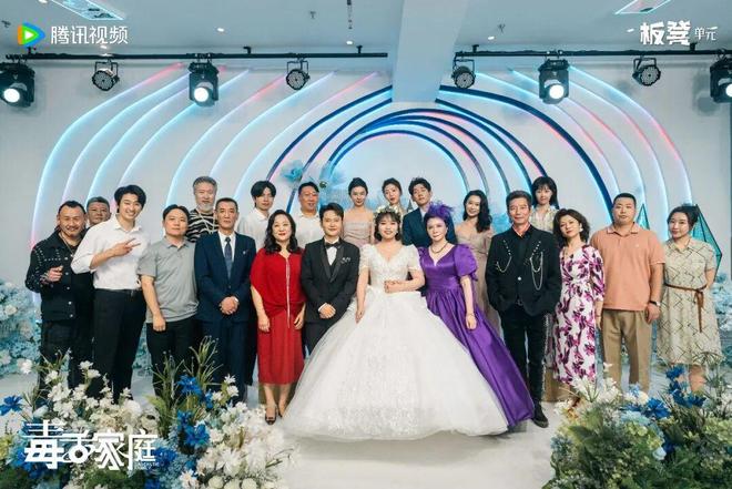 _开年三部剧，看板凳单元在喜剧赛道上的“填空”逻辑_开年三部剧，看板凳单元在喜剧赛道上的“填空”逻辑