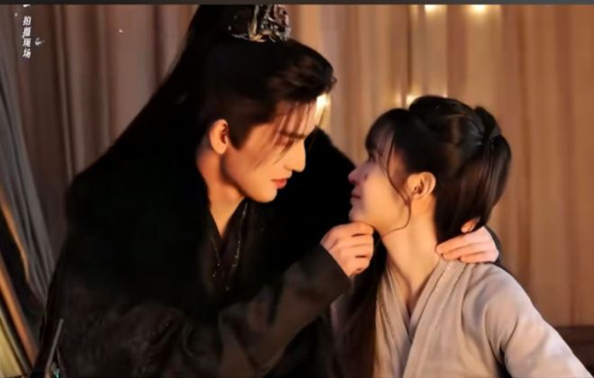 《逐玉》热度高口碑差靠张凌赫田曦薇颜值撑，拉踩《狂飙》被吐槽_《逐玉》热度高口碑差靠张凌赫田曦薇颜值撑，拉踩《狂飙》被吐槽_