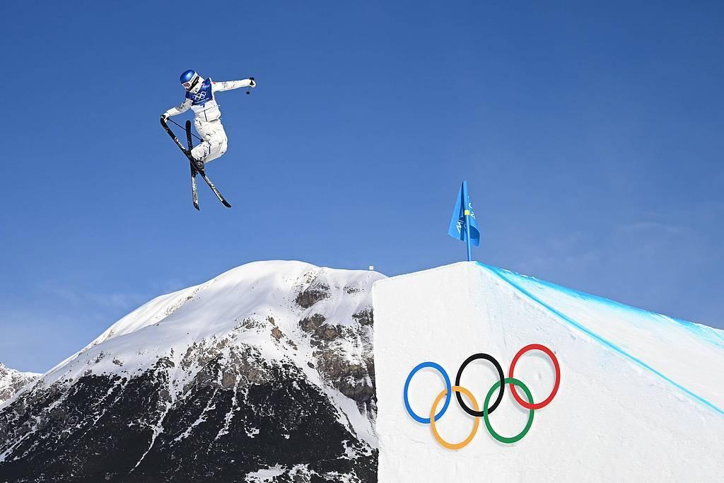 雪道上的极限与从容：谷爱凌的银牌，比金牌更重的成长_雪道上的极限与从容：谷爱凌的银牌，比金牌更重的成长_