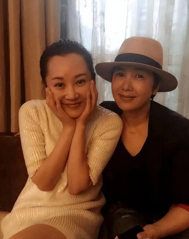 未婚生女、靠导演上位？《重案六组》翻拍，王茜的含金量还在上升_未婚生女、靠导演上位？《重案六组》翻拍，王茜的含金量还在上升_