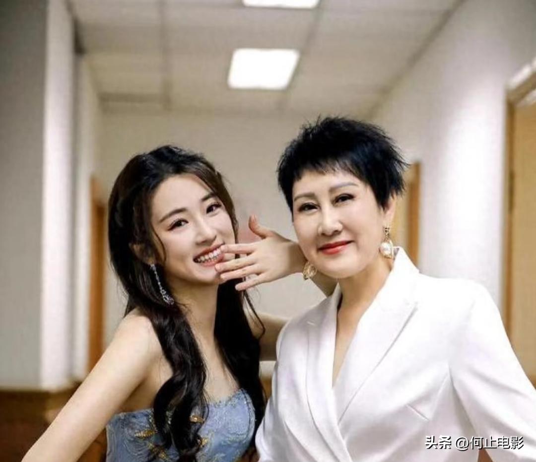 杨幂与周迅具体事件__杨幂周迅合作的剧