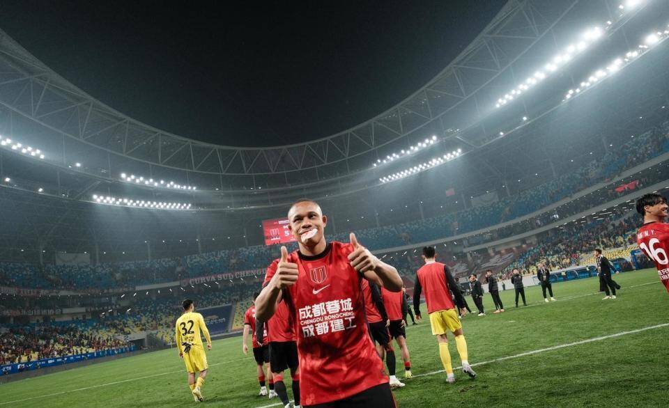 _俄罗斯球迷打英格兰球迷视频_俄罗斯球迷打法国球迷