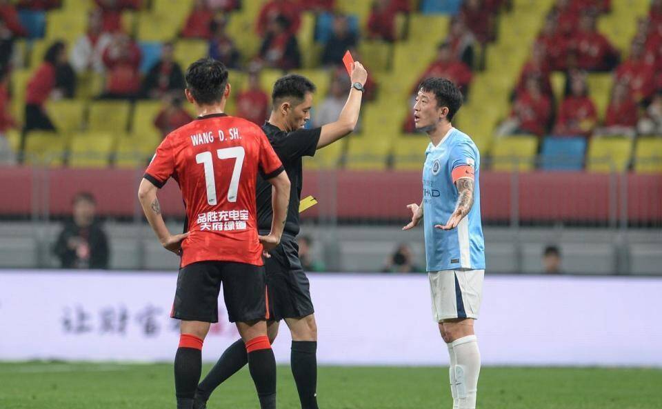 俄罗斯球迷打英格兰球迷视频_俄罗斯球迷打法国球迷_