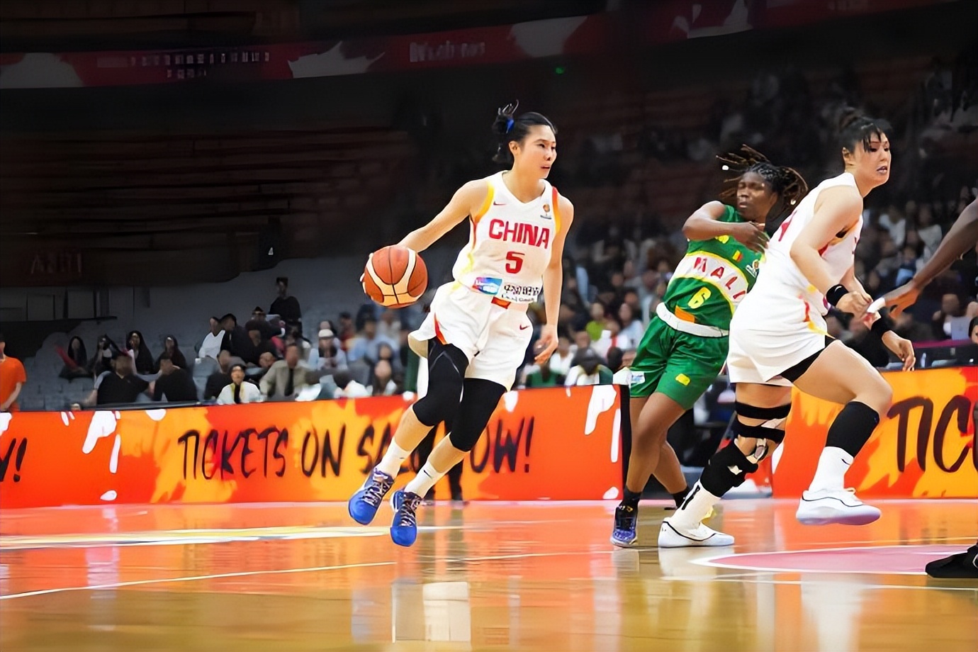 _81-68！女篮世资赛：中国强势逆转，不是韩旭，最大功臣是出炉_81-68！女篮世资赛：中国强势逆转，不是韩旭，最大功臣是出炉