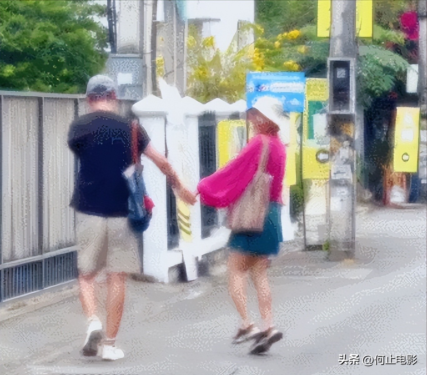 李静戴军街头牵手同框不到一周，恶心一幕发生，蔡明的话有人信了__李静戴军街头牵手同框不到一周，恶心一幕发生，蔡明的话有人信了