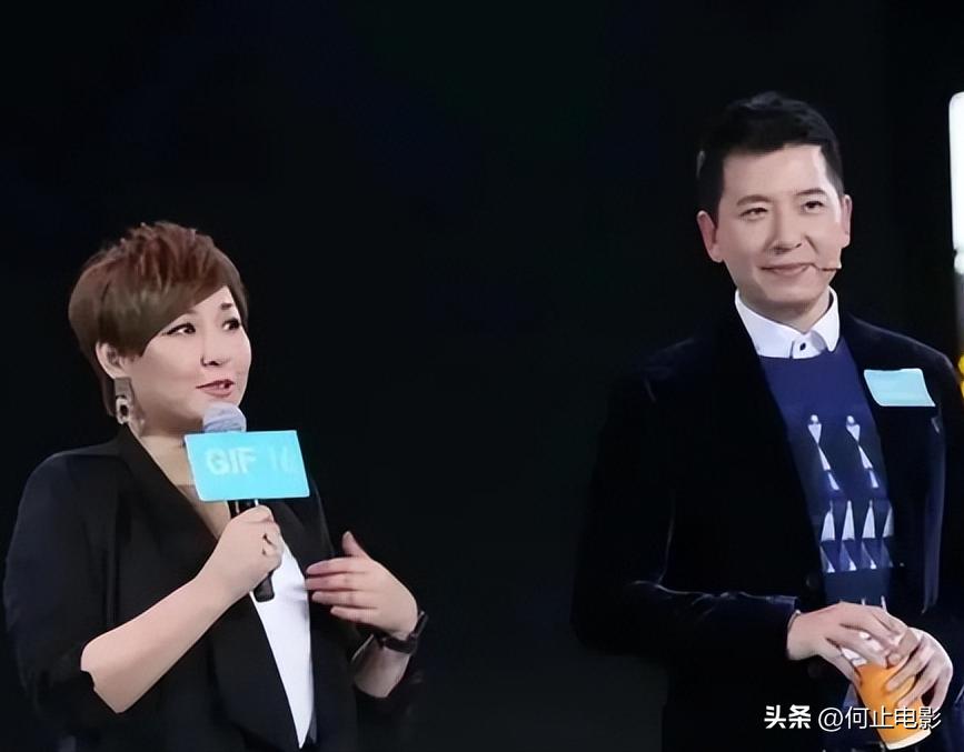 _李静戴军街头牵手同框不到一周，恶心一幕发生，蔡明的话有人信了_李静戴军街头牵手同框不到一周，恶心一幕发生，蔡明的话有人信了