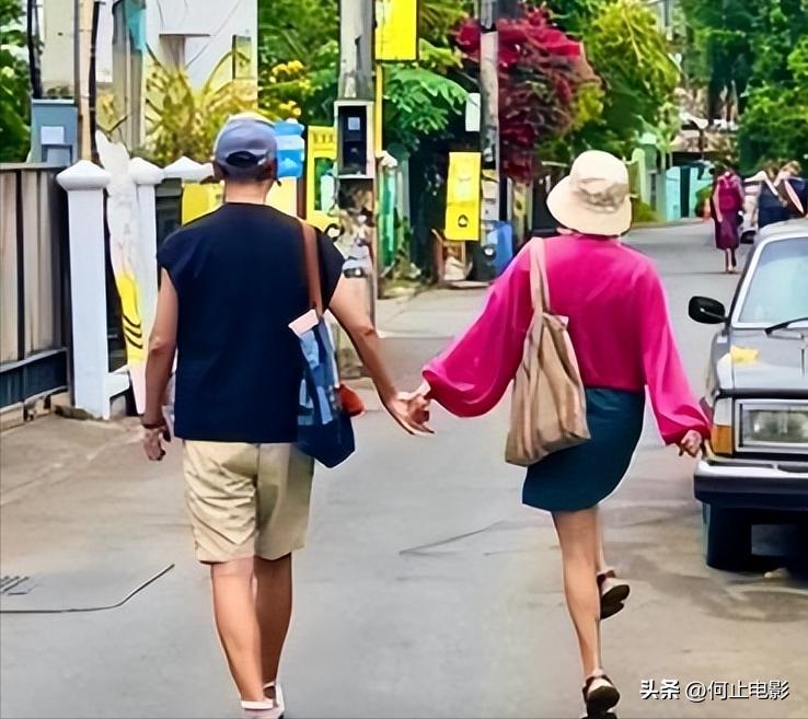 _李静戴军街头牵手同框不到一周，恶心一幕发生，蔡明的话有人信了_李静戴军街头牵手同框不到一周，恶心一幕发生，蔡明的话有人信了