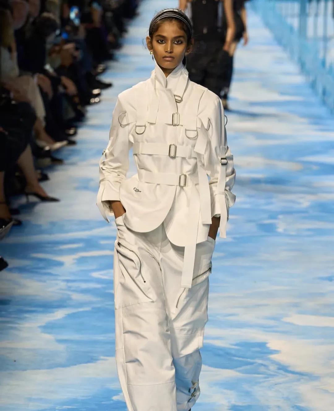 香奈儿封面女郎__香奈儿2021只有一个人看秀