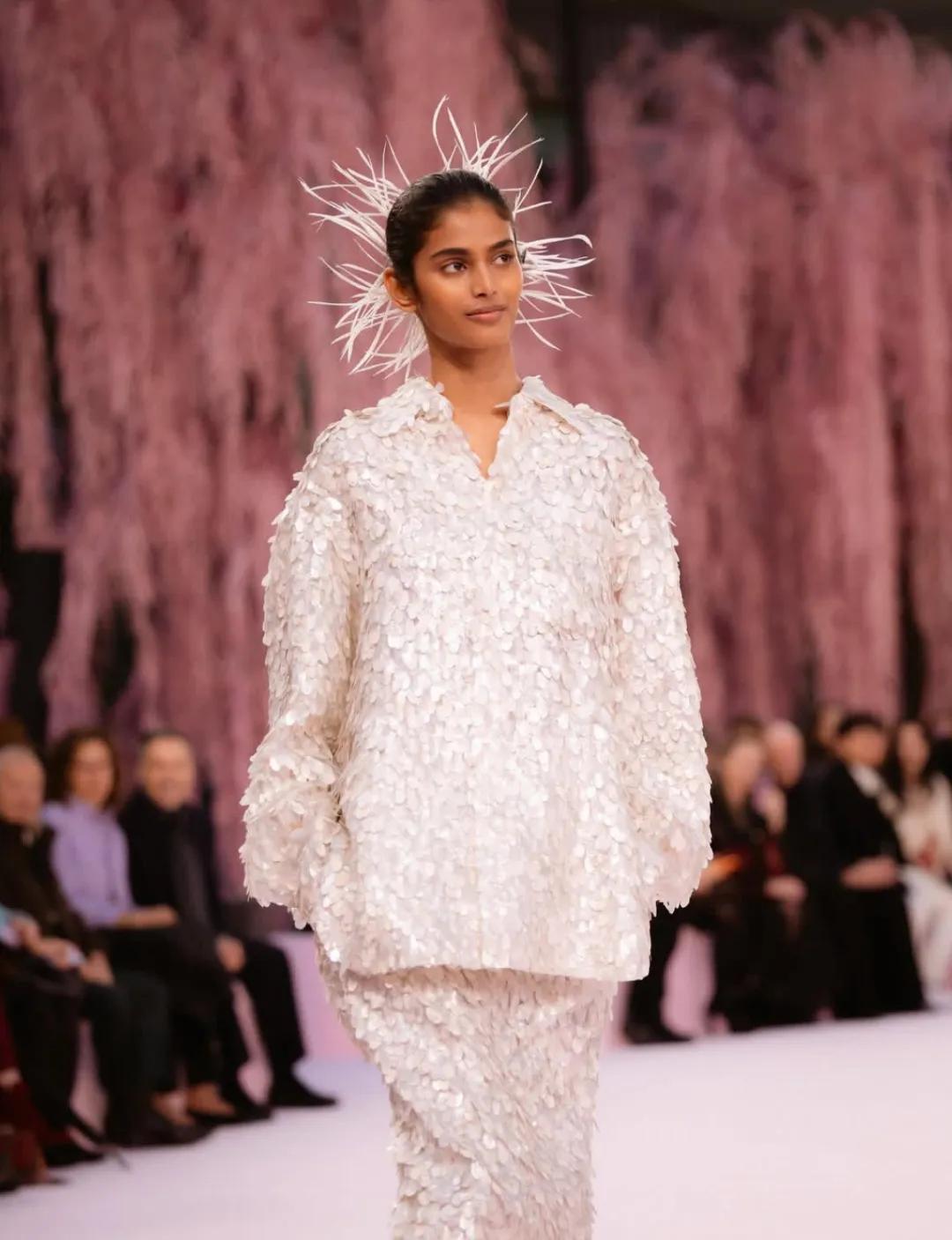 _香奈儿封面女郎_香奈儿2021只有一个人看秀