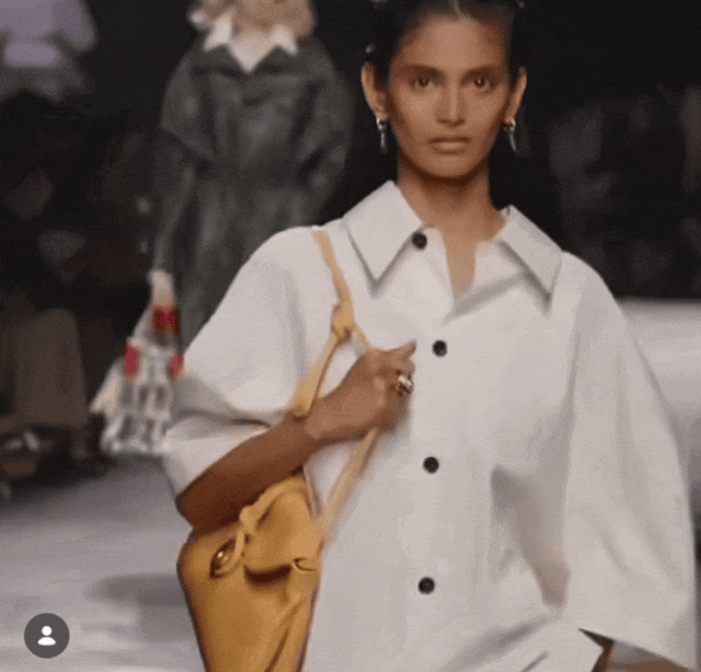 香奈儿2021只有一个人看秀_香奈儿封面女郎_