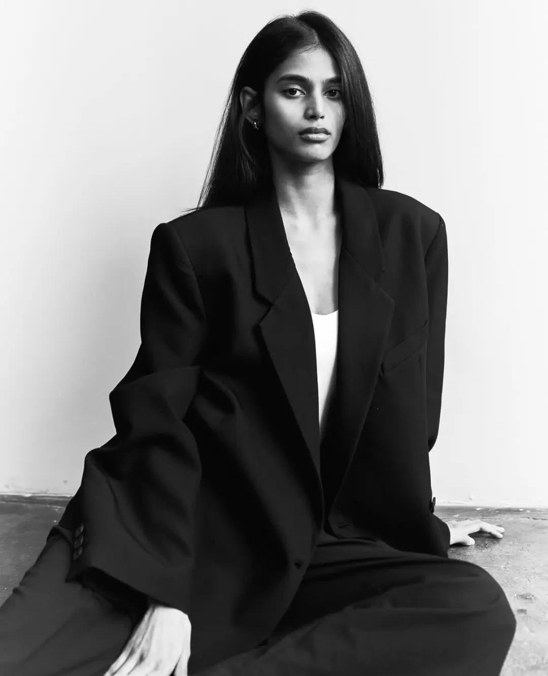 香奈儿2021只有一个人看秀__香奈儿封面女郎