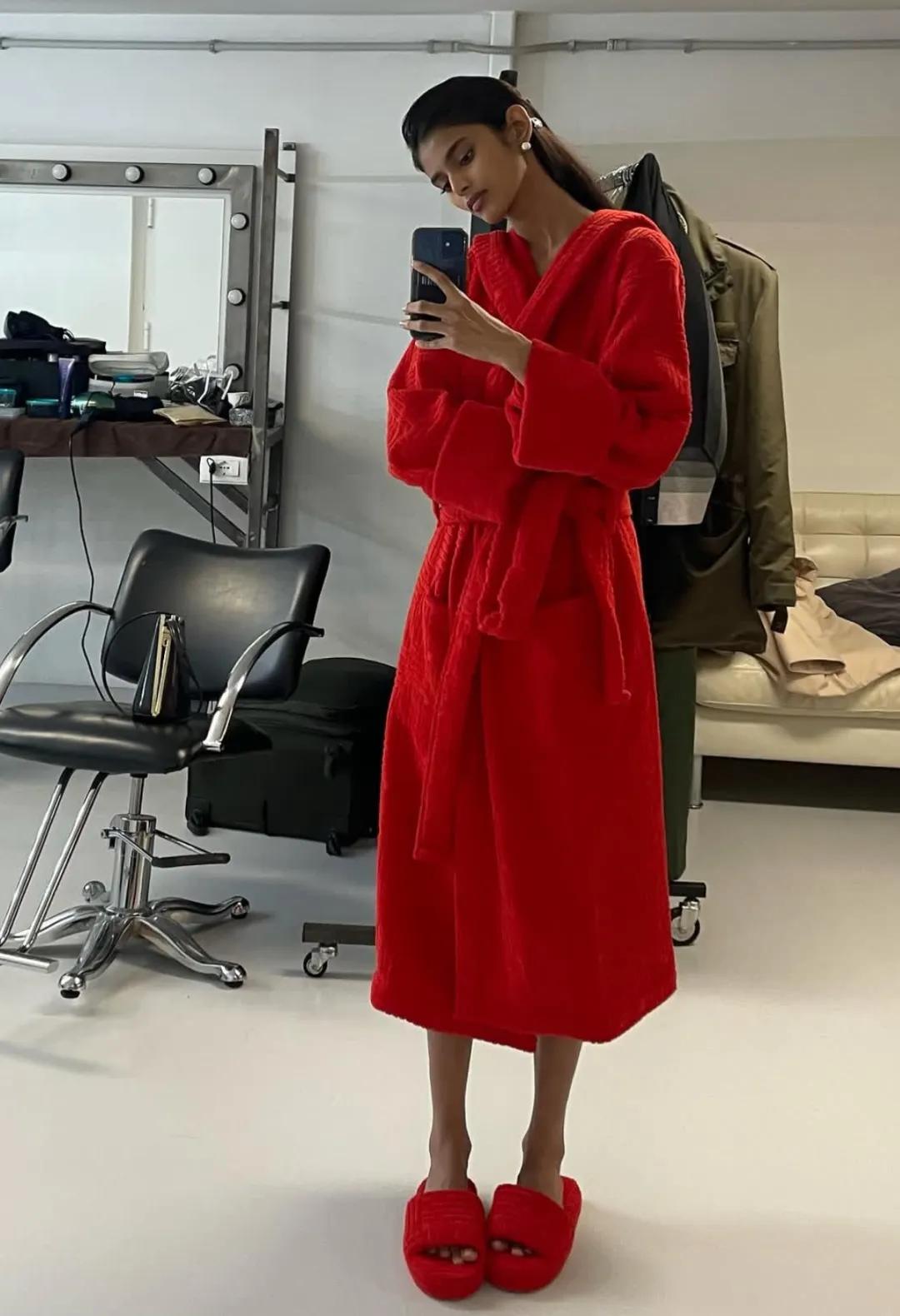 _香奈儿封面女郎_香奈儿2021只有一个人看秀