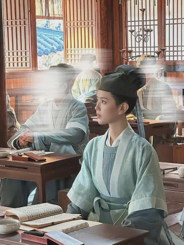 又飒又美的女生_颜值清新_