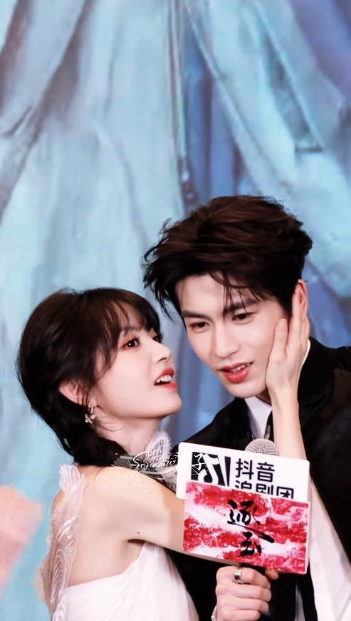 _田曦薇张凌赫剧宣大尺度！搂抱贴身就差亲嘴了，网友：内娱完了_田曦薇张凌赫剧宣大尺度！搂抱贴身就差亲嘴了，网友：内娱完了