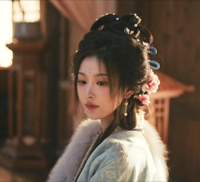 _蜜蜂少女队孔雪儿_孔雪儿和许和琪谁美