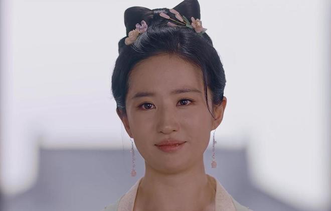 蜜蜂少女队孔雪儿_孔雪儿和许和琪谁美_