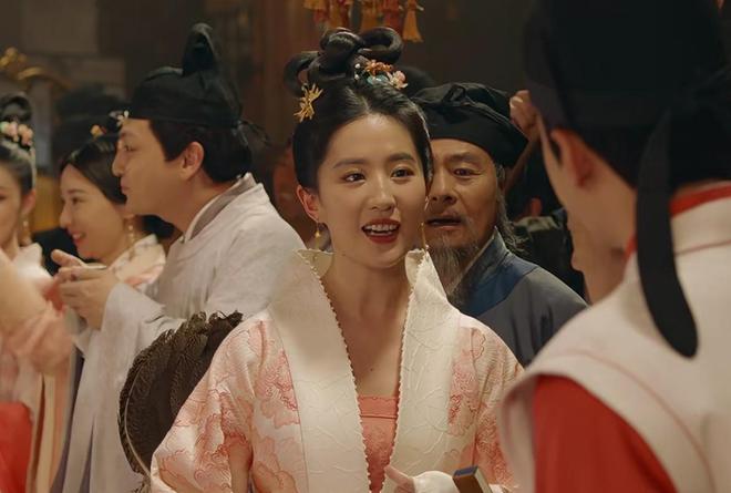 蜜蜂少女队孔雪儿__孔雪儿和许和琪谁美