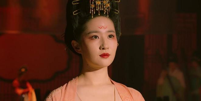 蜜蜂少女队孔雪儿_孔雪儿和许和琪谁美_