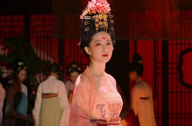 _孔雪儿和许和琪谁美_蜜蜂少女队孔雪儿