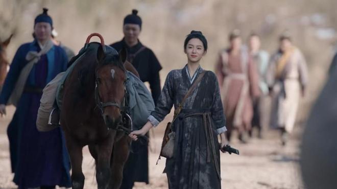 _孔雪儿和许和琪谁美_蜜蜂少女队孔雪儿