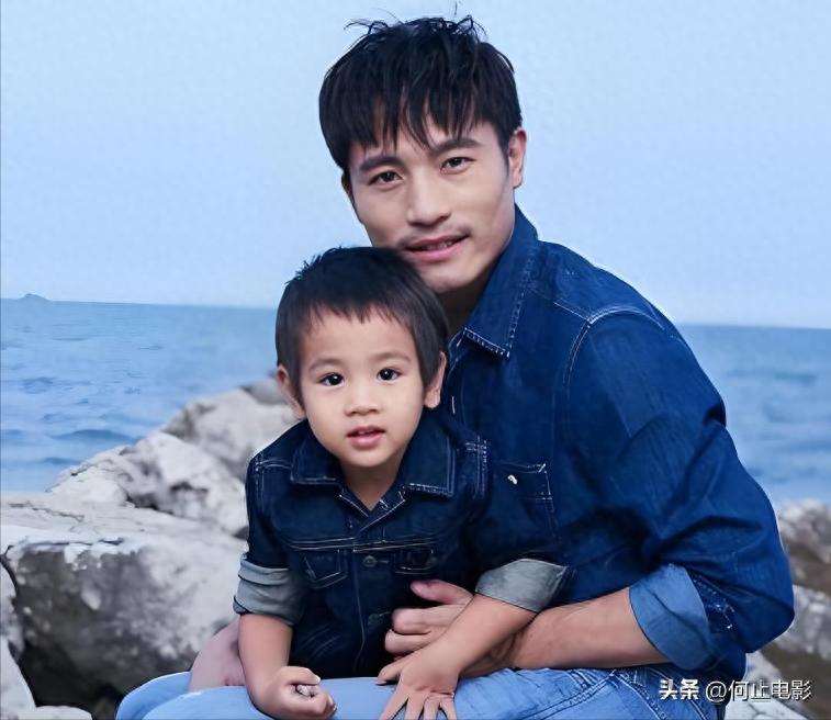 吃7年"软饭",转头爱上柯蓝,现娶小12岁美女,靠儿子火出圈!_吃7年"软饭",转头爱上柯蓝,现娶小12岁美女,靠儿子火出圈!_