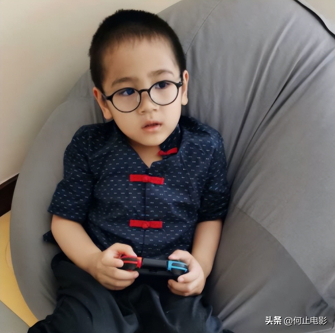 _吃7年"软饭",转头爱上柯蓝,现娶小12岁美女,靠儿子火出圈!_吃7年"软饭",转头爱上柯蓝,现娶小12岁美女,靠儿子火出圈!